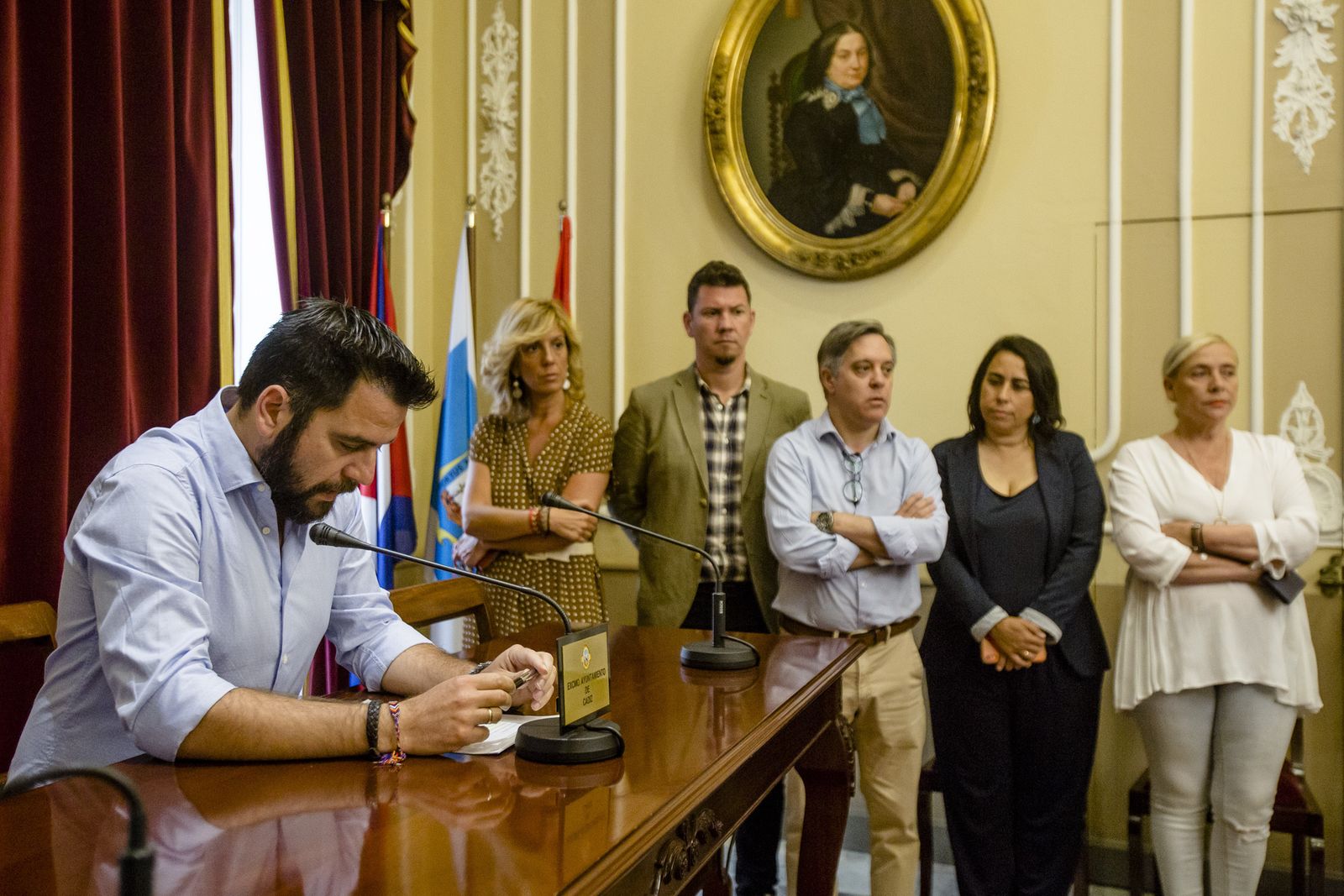 Fran González, anunciando su renuncia a su acta de concejal, tras las últimas elecciones municipales.