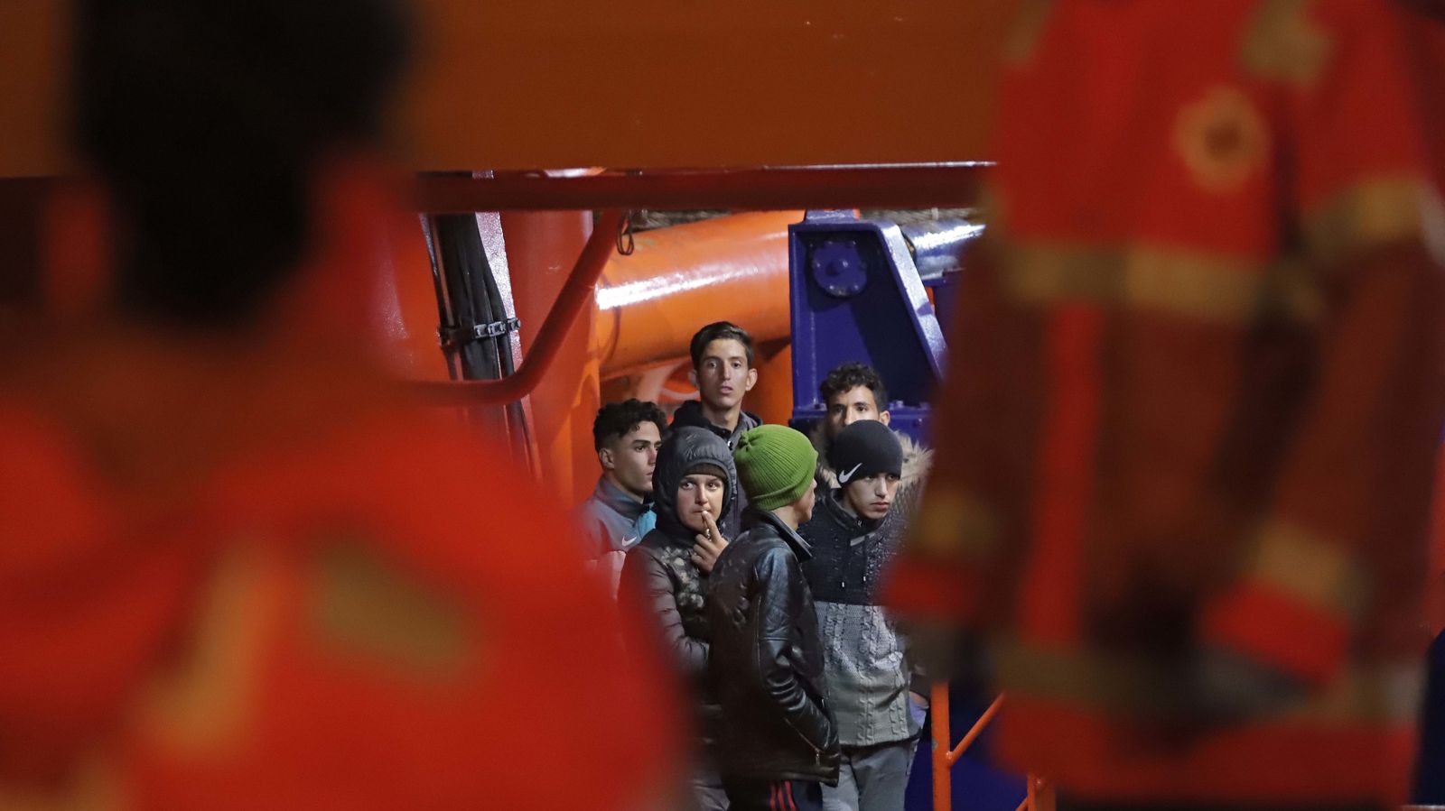 Rescate de 11 menores en aguas del Estrecho