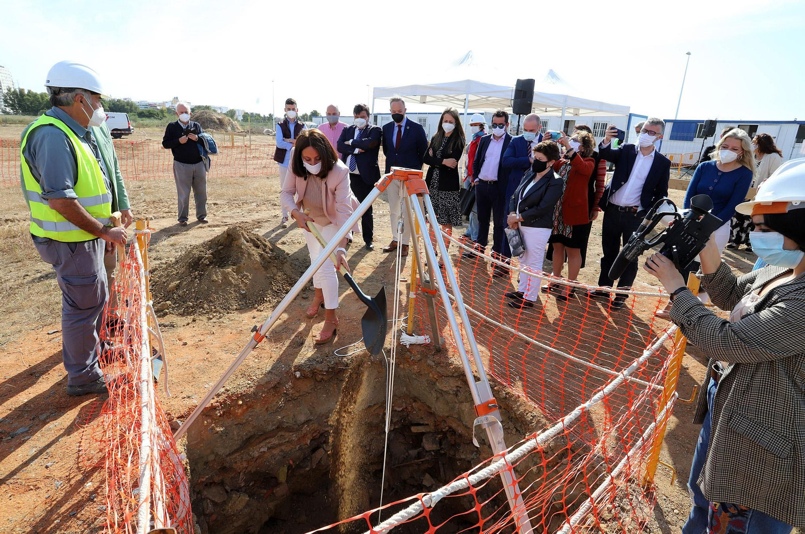 Imágenes de la  colocación de la primera piedra del nuevo colegio público ubicado en el 'Ensanche Sur'