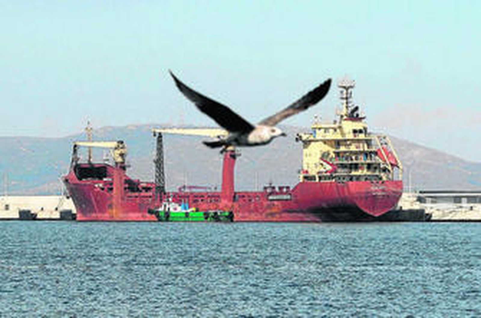 El 'Prosperity', en el dique exento de Isla Verde Exterior, ayer.