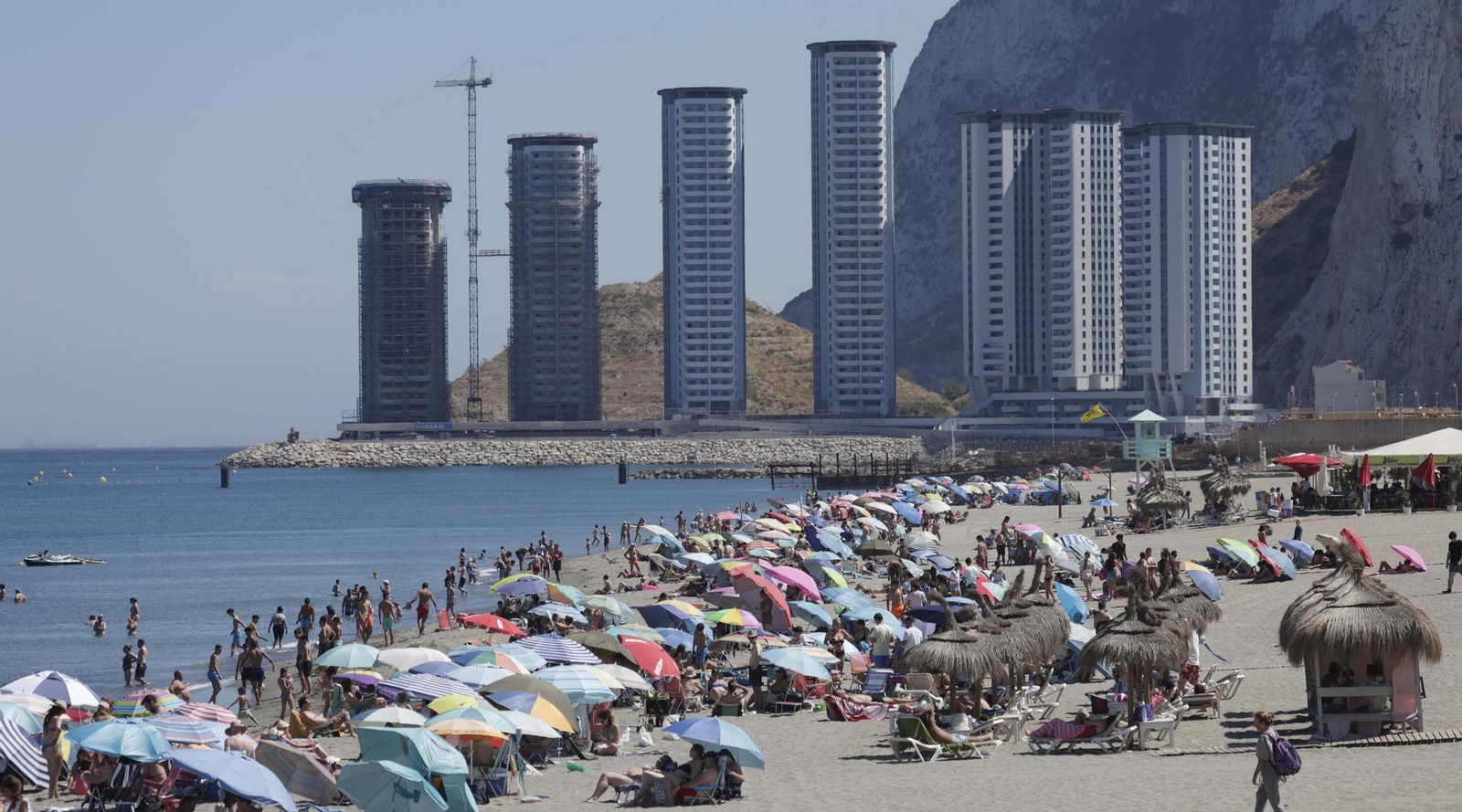 Fotos del primer domingo de julio en las playas de La Línea