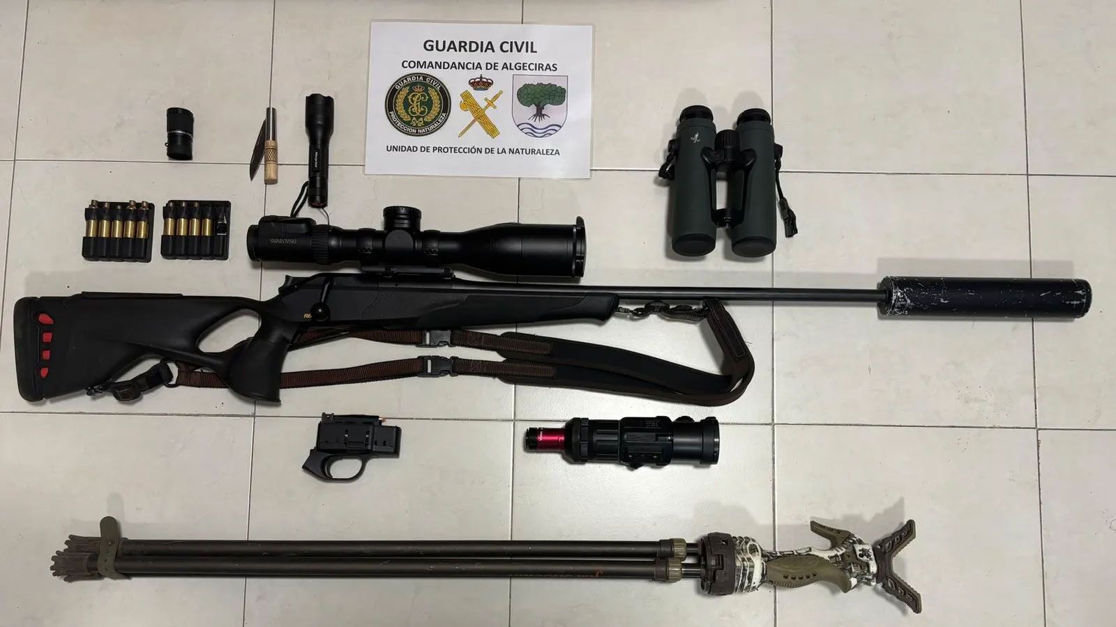Rifle incautado por los agentes del Seprona al cazador furtivo sorprendido en La Almoraima.