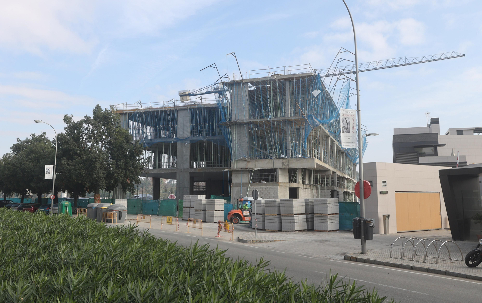 Edificio  en el Jardín de las Cigarreras