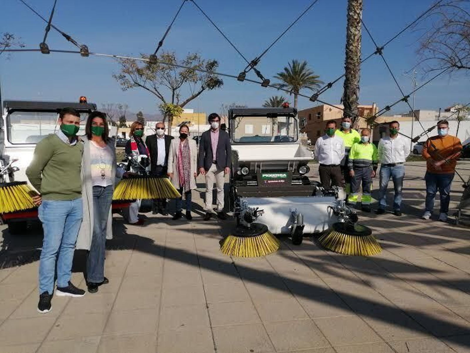 El servicio de limpieza viaria de Níjar refuerza sus medios técnicos con dos máquinas barredoras