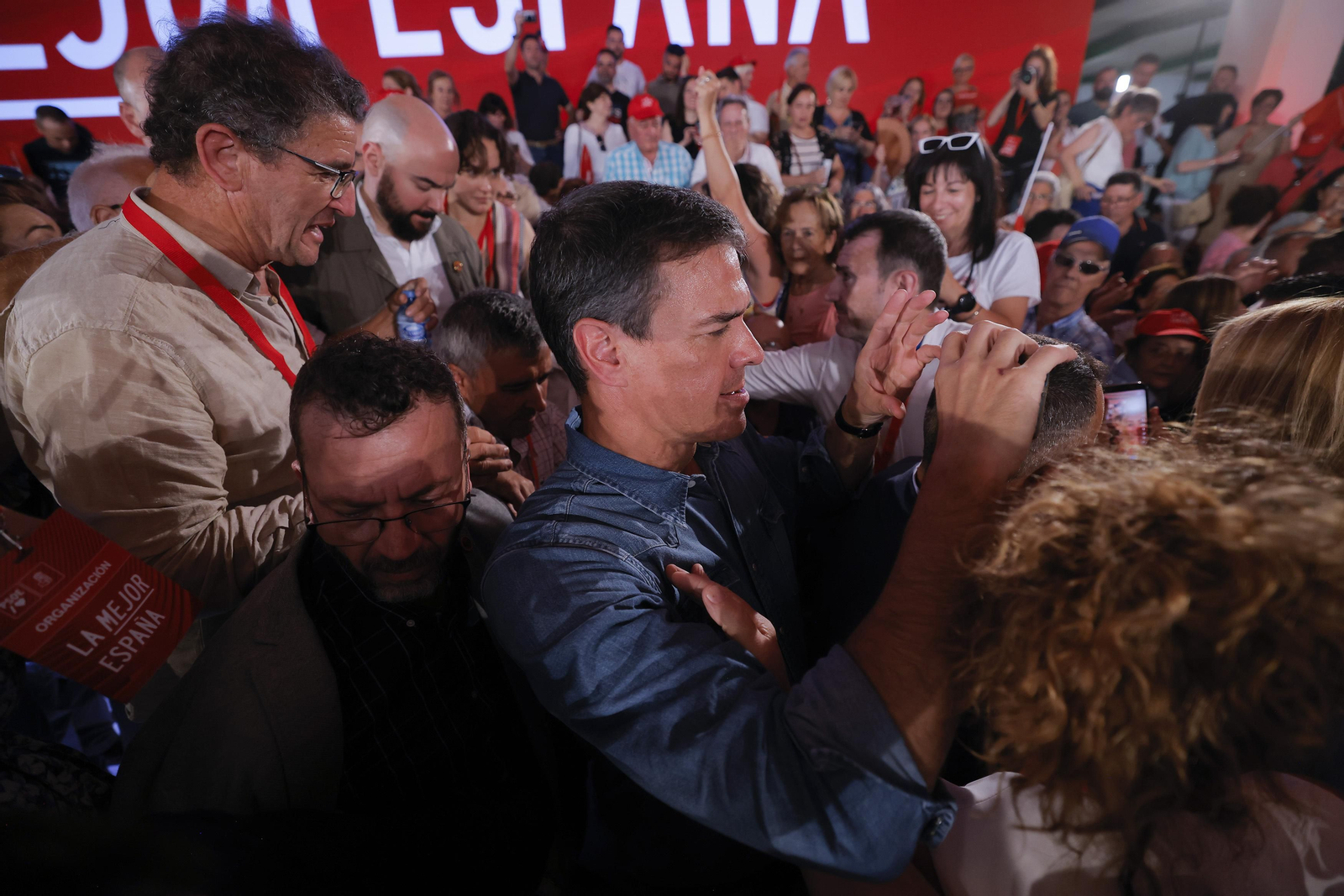 Las imágenes del mitin de Pedro Sánchez en Dos hermanas