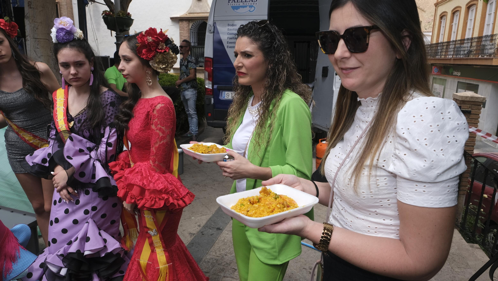 Imágenes de la paella popular en las Fiestas de Canjáyar