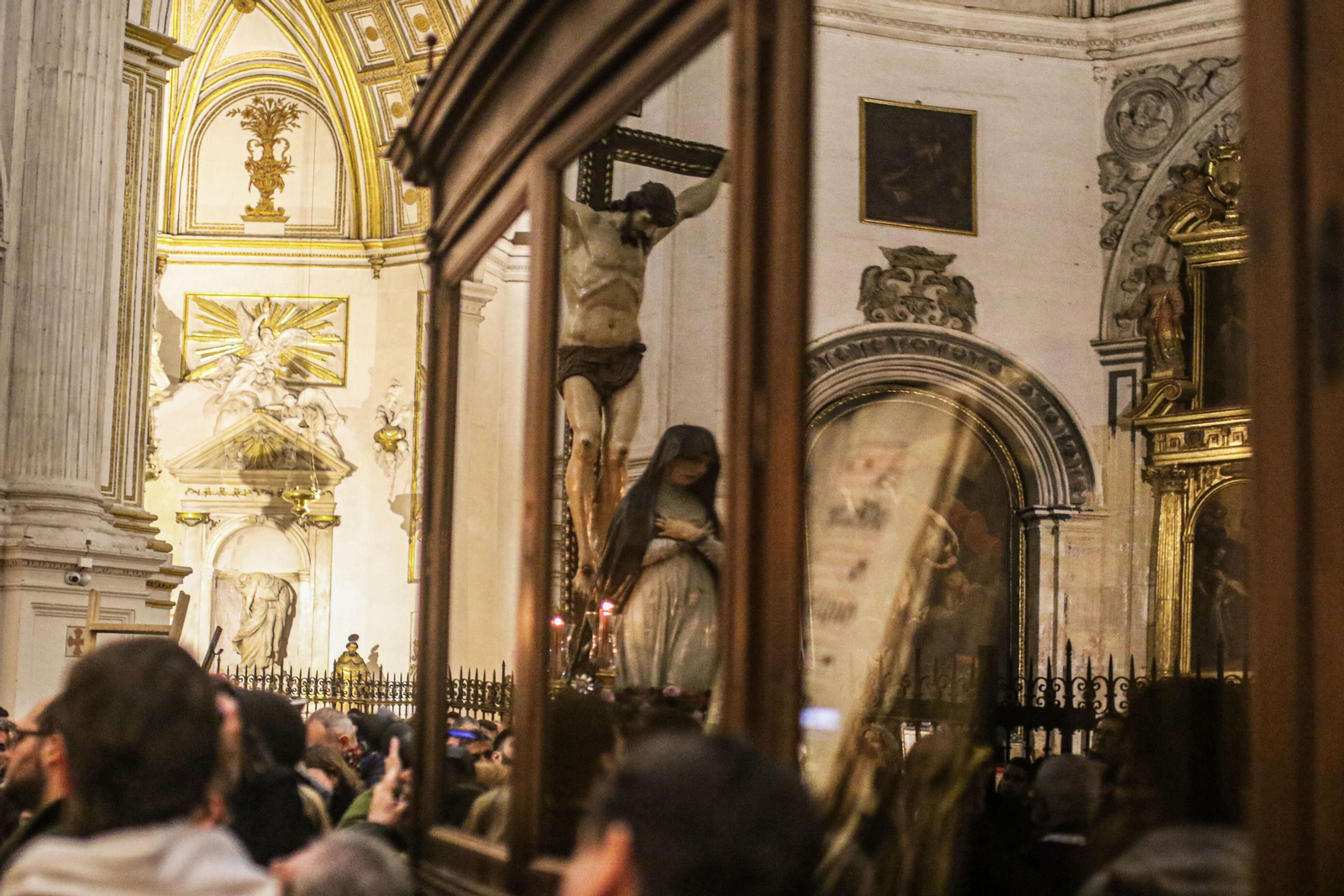 Fotogalería | El vía crucis de las cofradías de Granada en imágenes