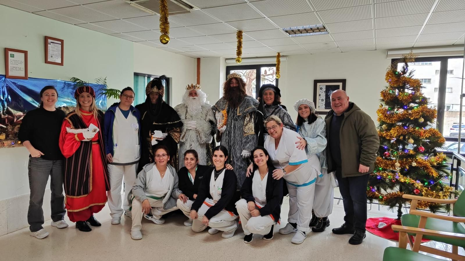 De la Residencia de Mayores a las calles: imágenes del paso de los Reyes Magos por Huércal-Overa