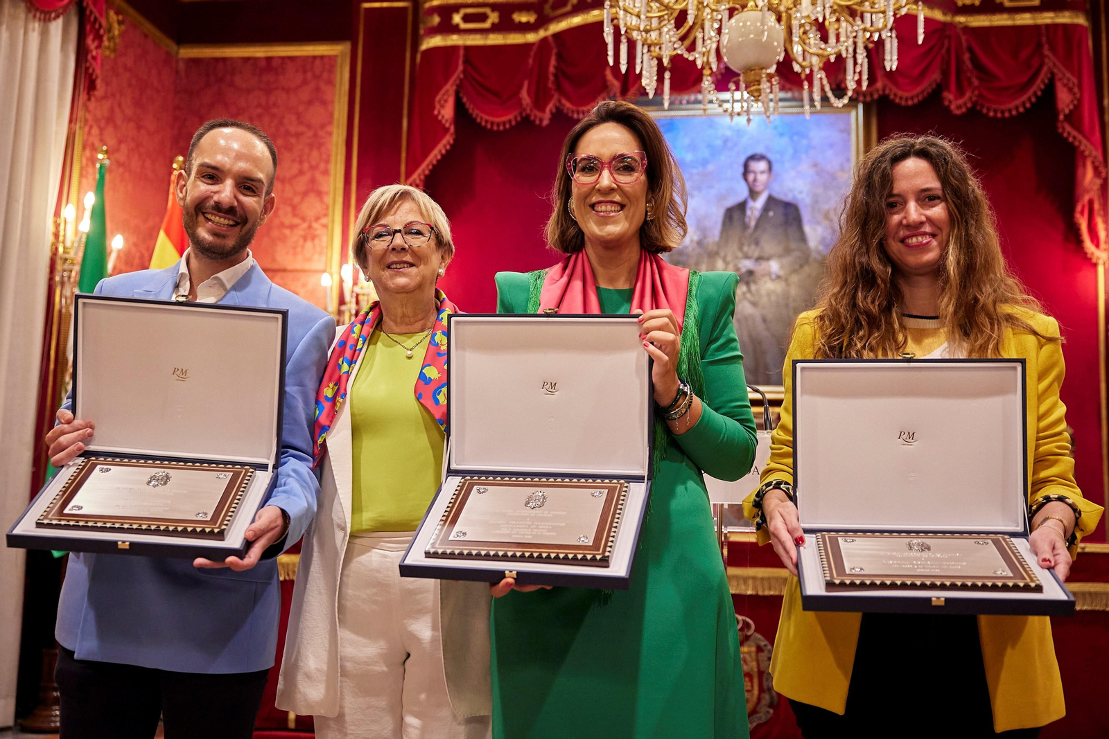 Todas las imágenes de la Tarasca, que no ha podido salir por la lluvia, y el modelo diseñado por María Francés