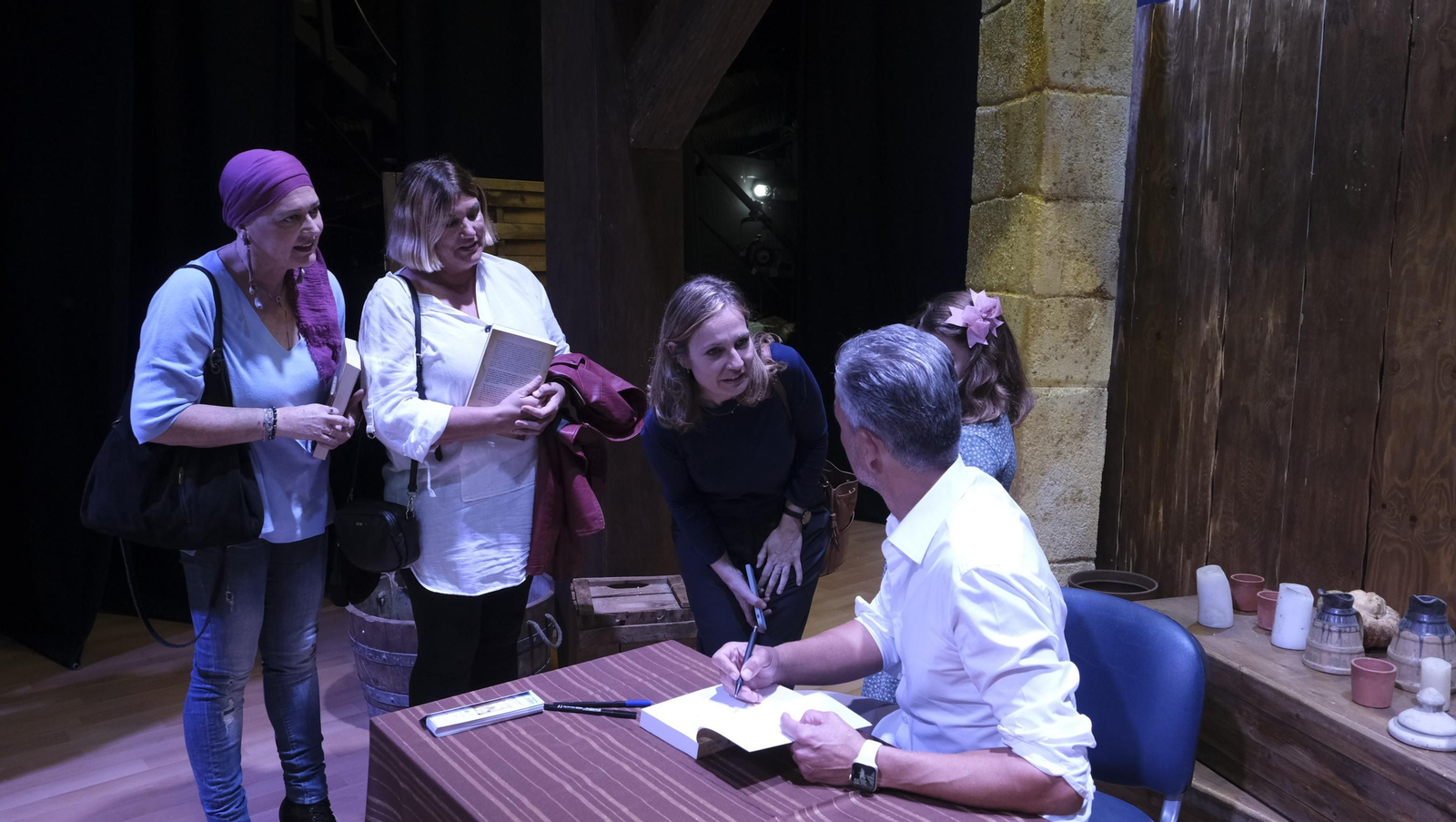 Imágenes de El Diario de los Libros, con Amós Milton