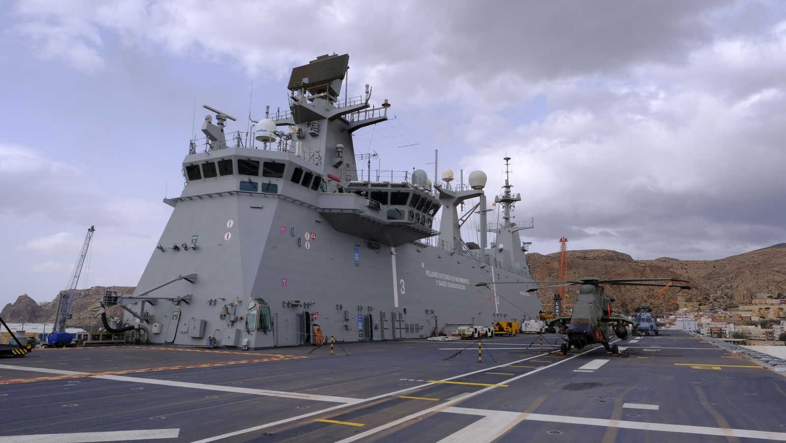 Fotogalería de la visita al portaaviones Juan Carlos I. Puerto de Almería.