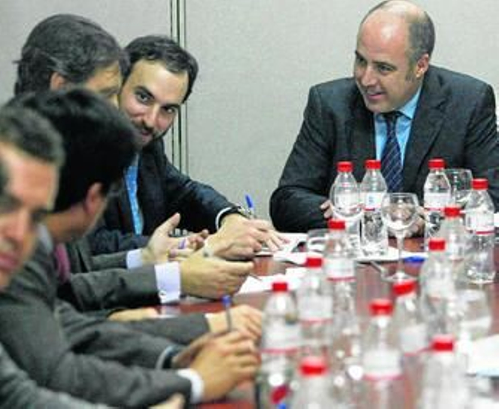 Un momento de la firma del acuerdo laboral, el pasado martes.