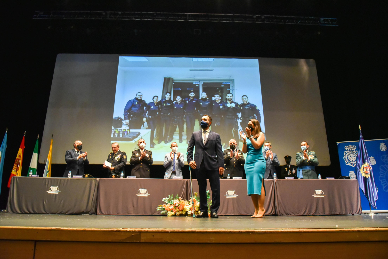Las fotos de la entrega de medallas por el Dia de la Policía Nacional