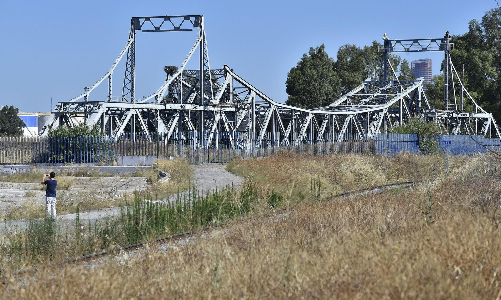El Puente de Hierro en su emplazamiento actual, al final de la avenida de Las Razas.