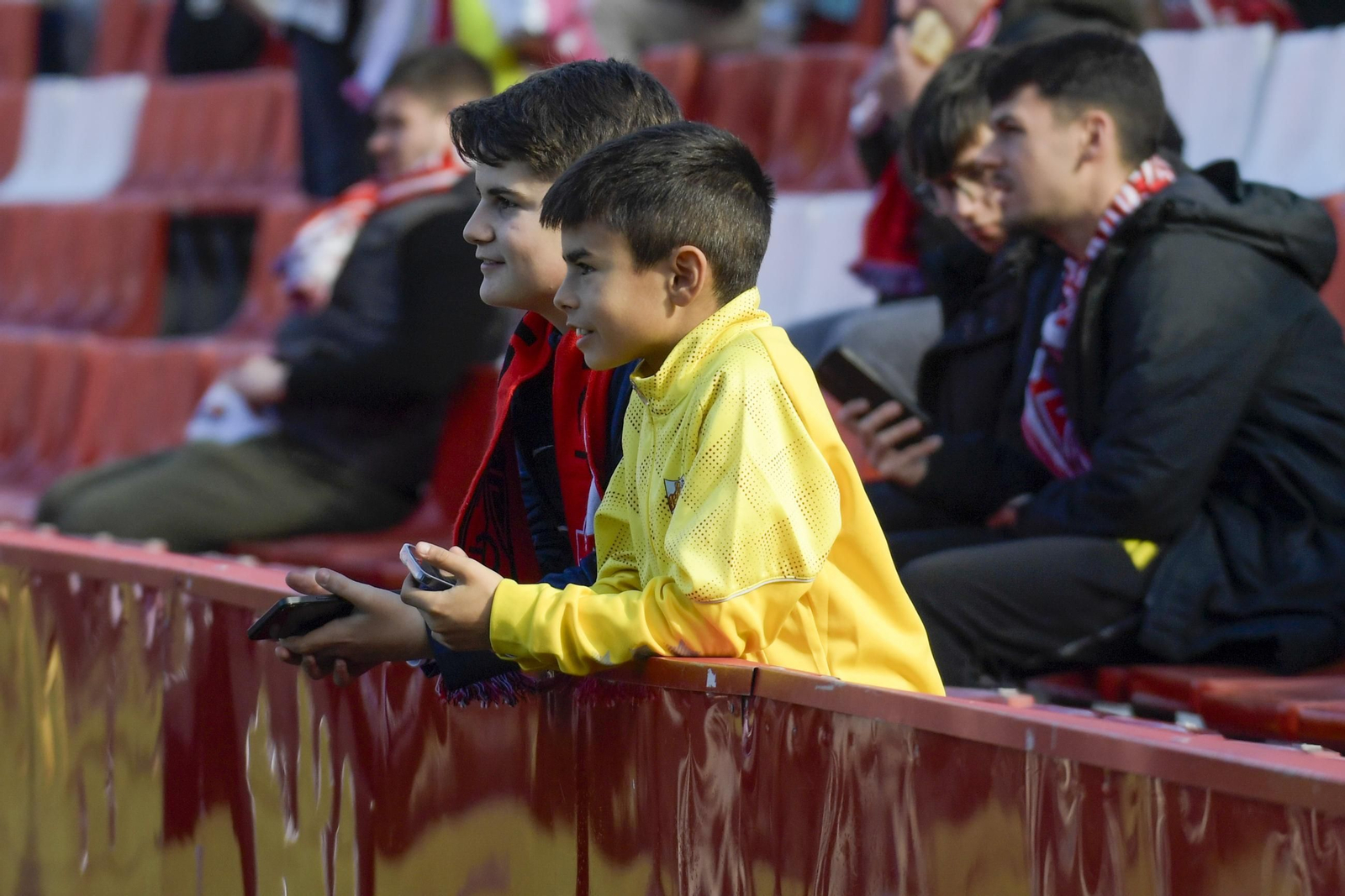 Encuéntrate en la grada y en el recibimiento al Granada CF