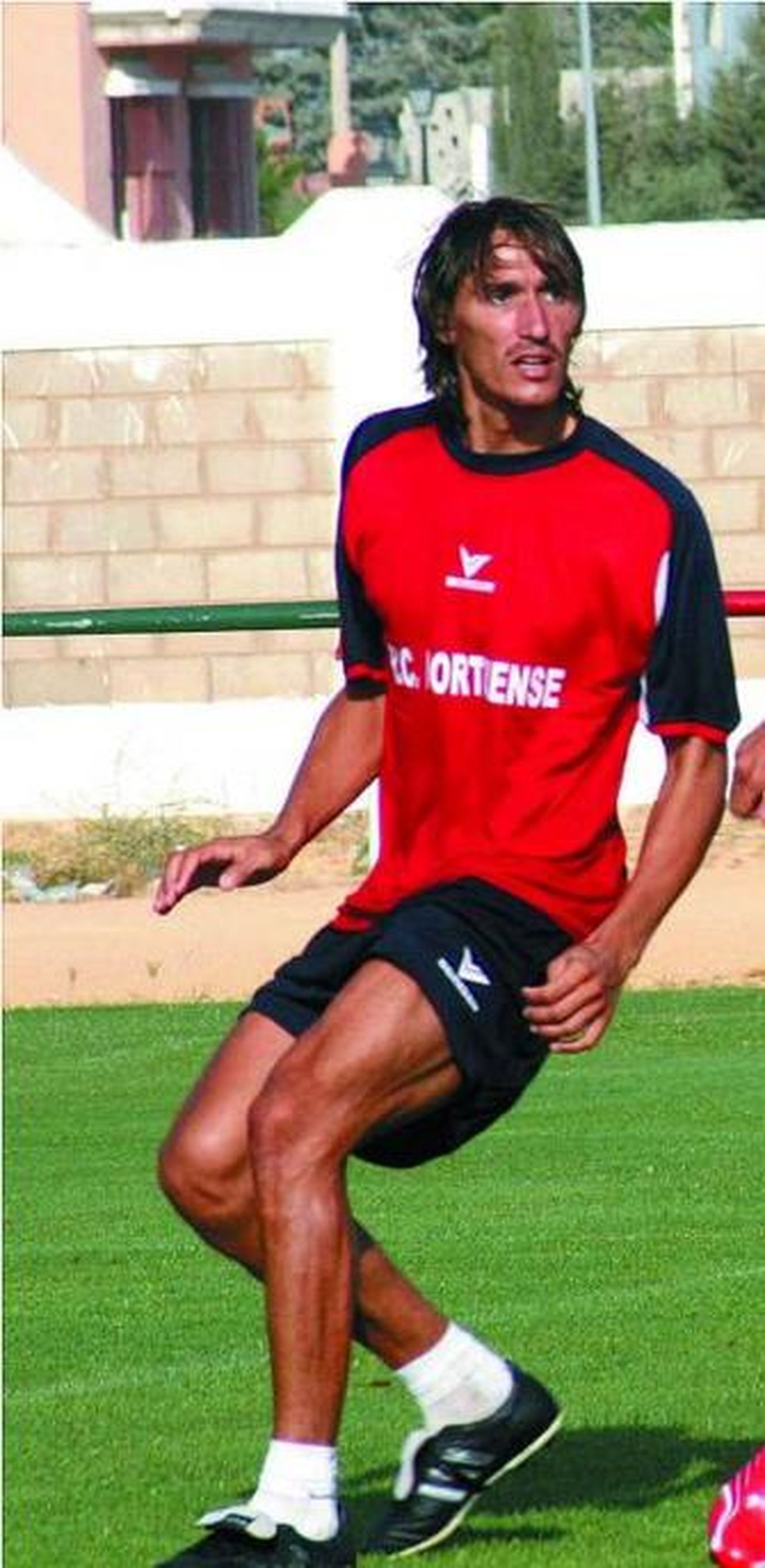 Sambruno, lesionado en la espalda, no estará hoy en Écija.