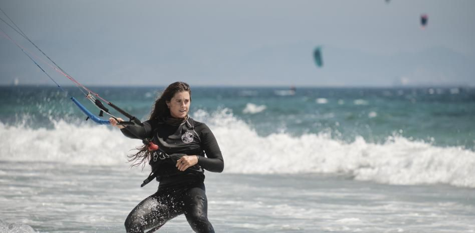 La kitersurfista tarifeña Gisela Pulido
