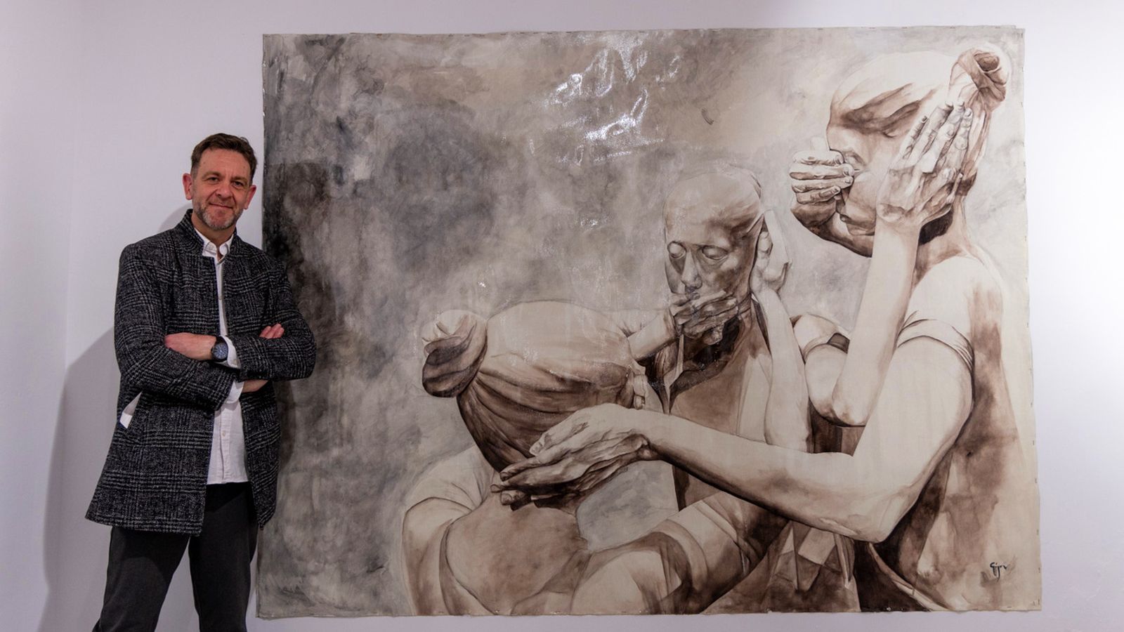 El autor, Antonio Ogáyar, durante la inauguración de la exposición en los Baños del Naranjo.