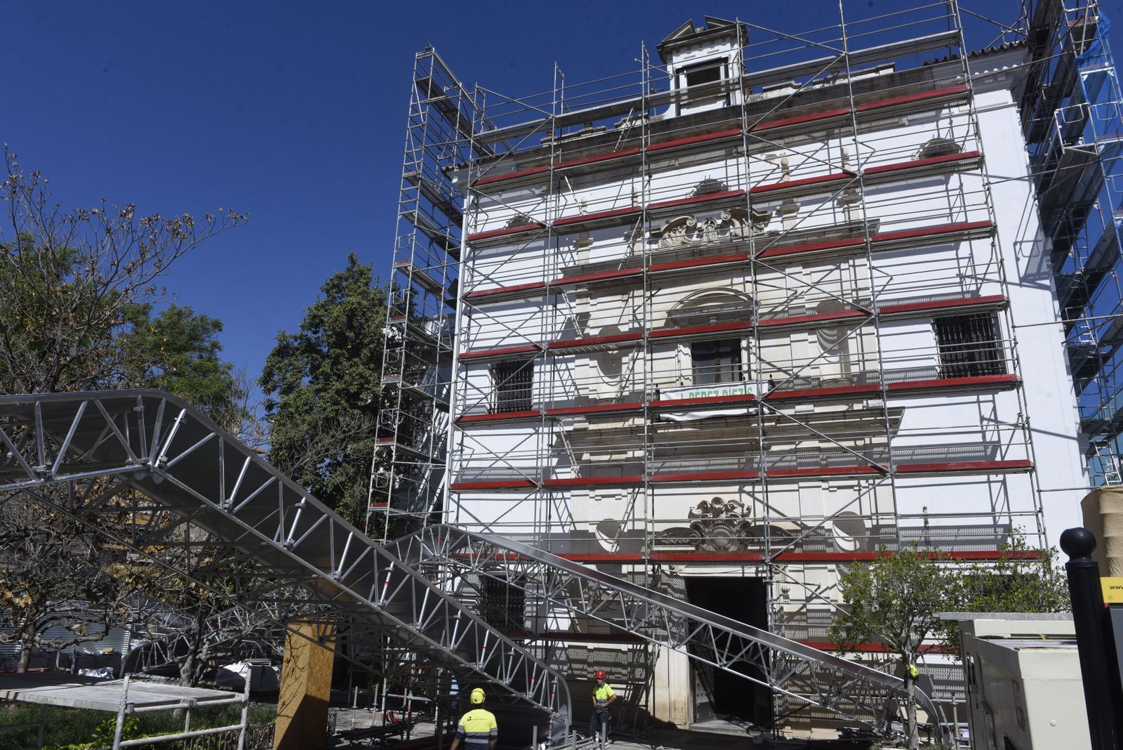 Inicio de las obras de restauración de la iglesia de San Hermenegildo el verano pasado.