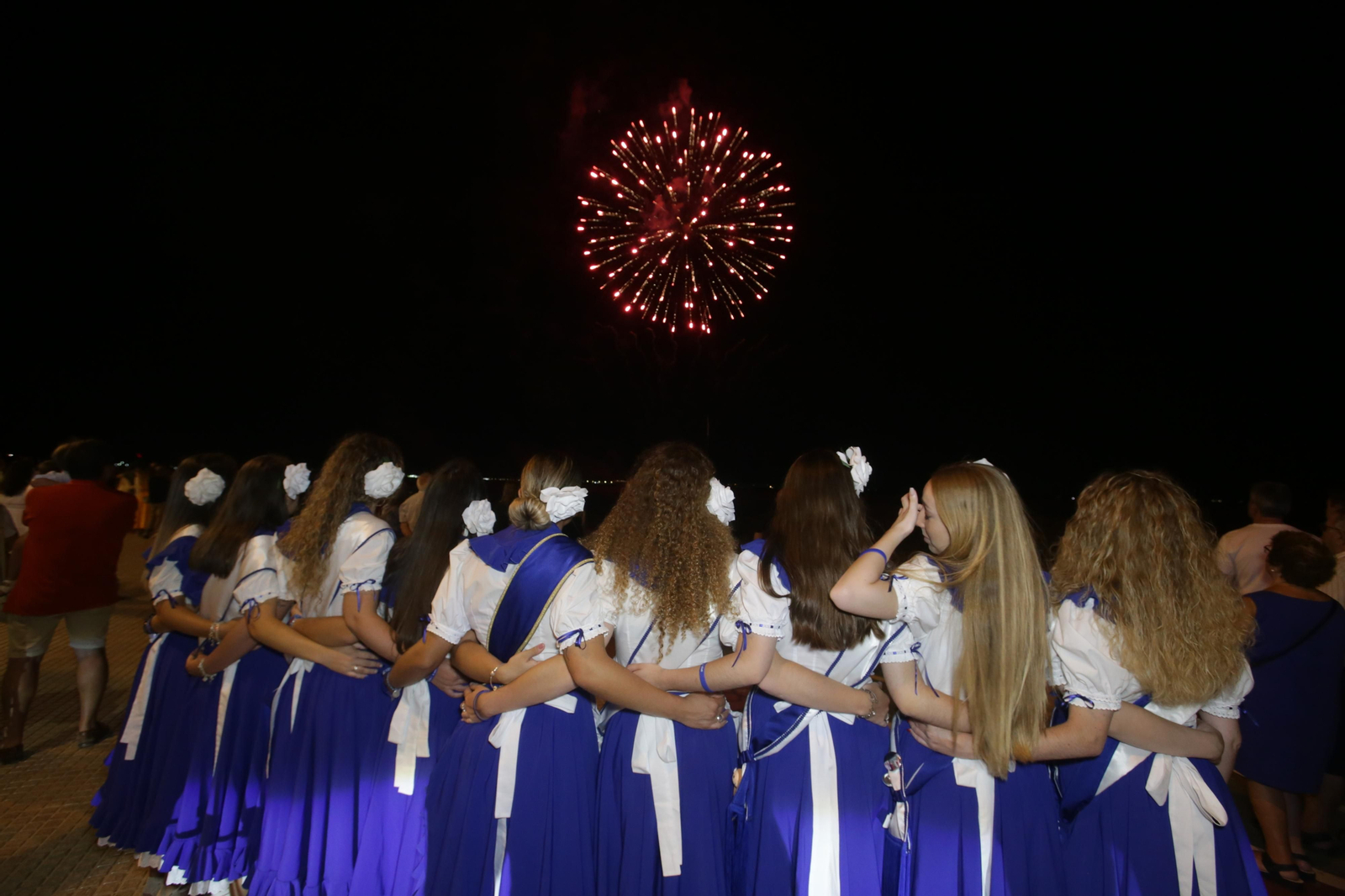 Fuegos artificiales para cerrar la Feria del Carmen y de la Sal en San Fernando