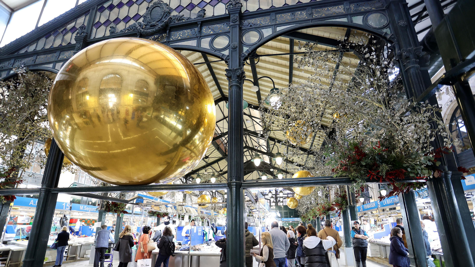 Así luce en Navidad la Plaza de Abastos de Jerez