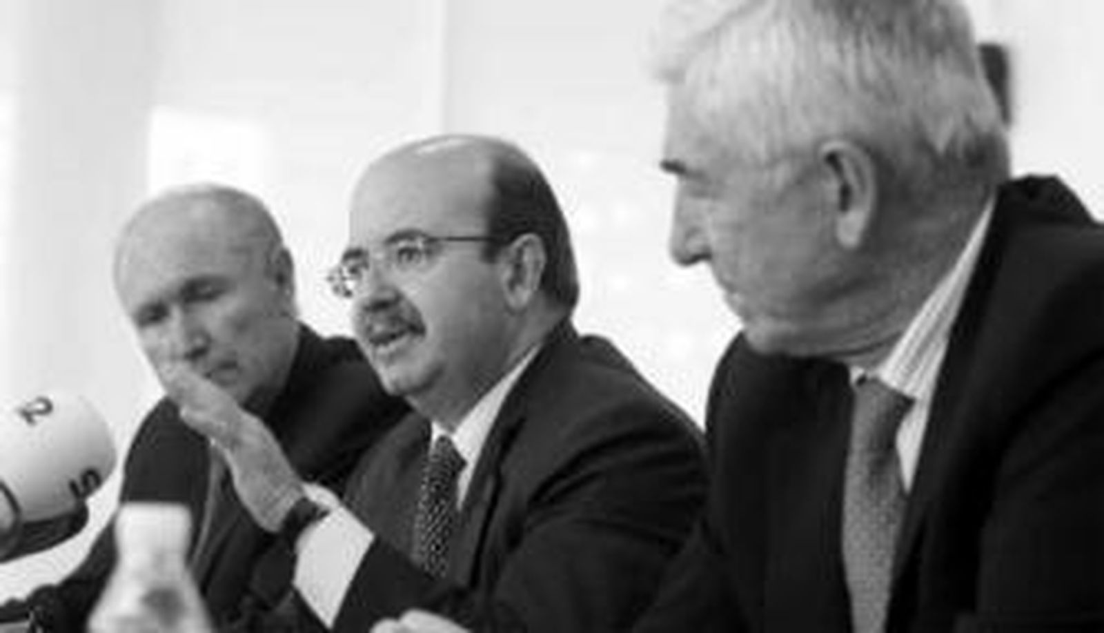 España, Zarrías y Gómez Periñán, durante la rueda de prensa.