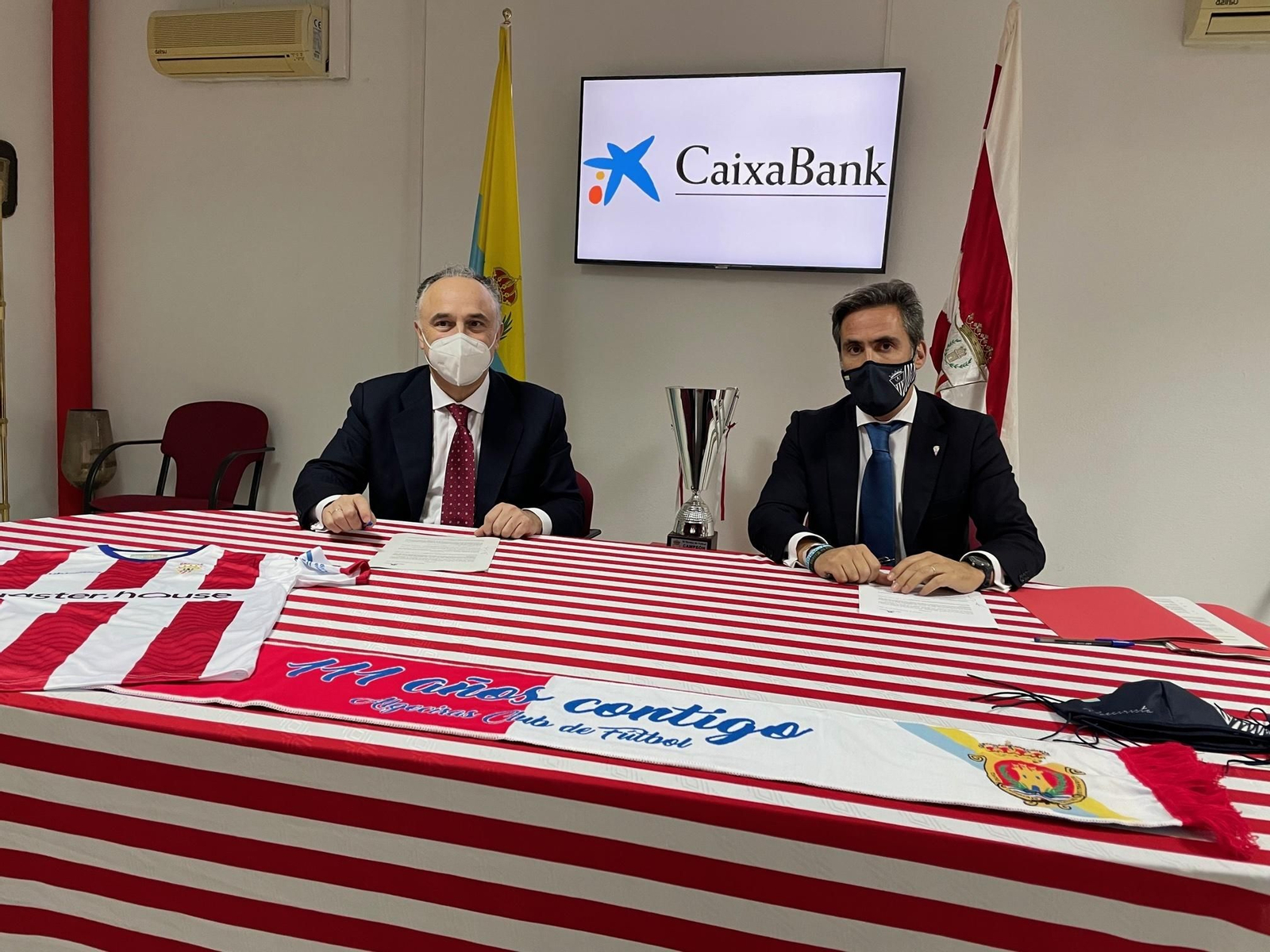 Juan Ignacio Zafra y Nicolás Andión, durante la firma del último convenio.