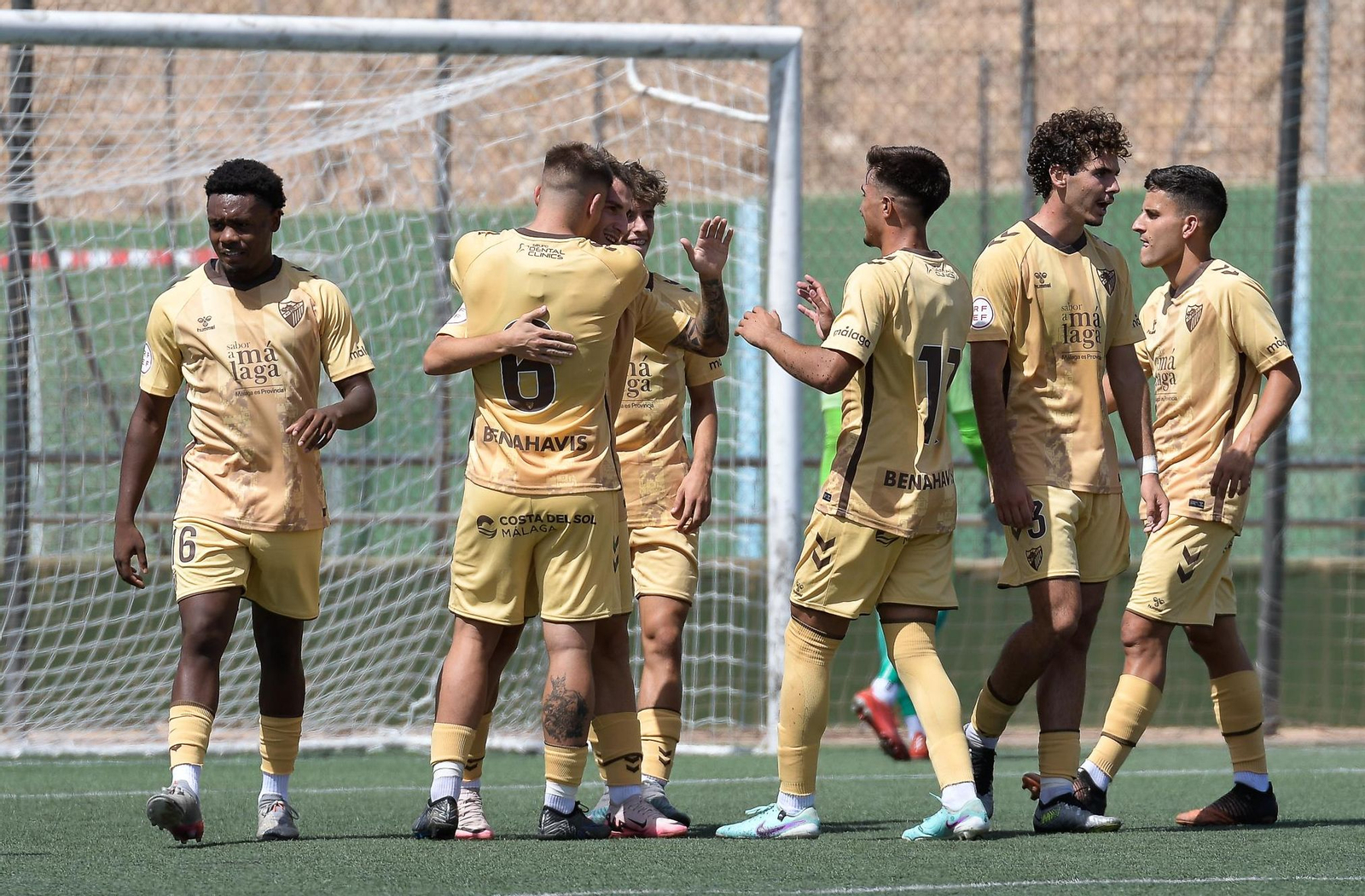 Los malagueños celebran uno de sus goles en su encuentro frente a los almerienses de la primera jornada del campeonato.