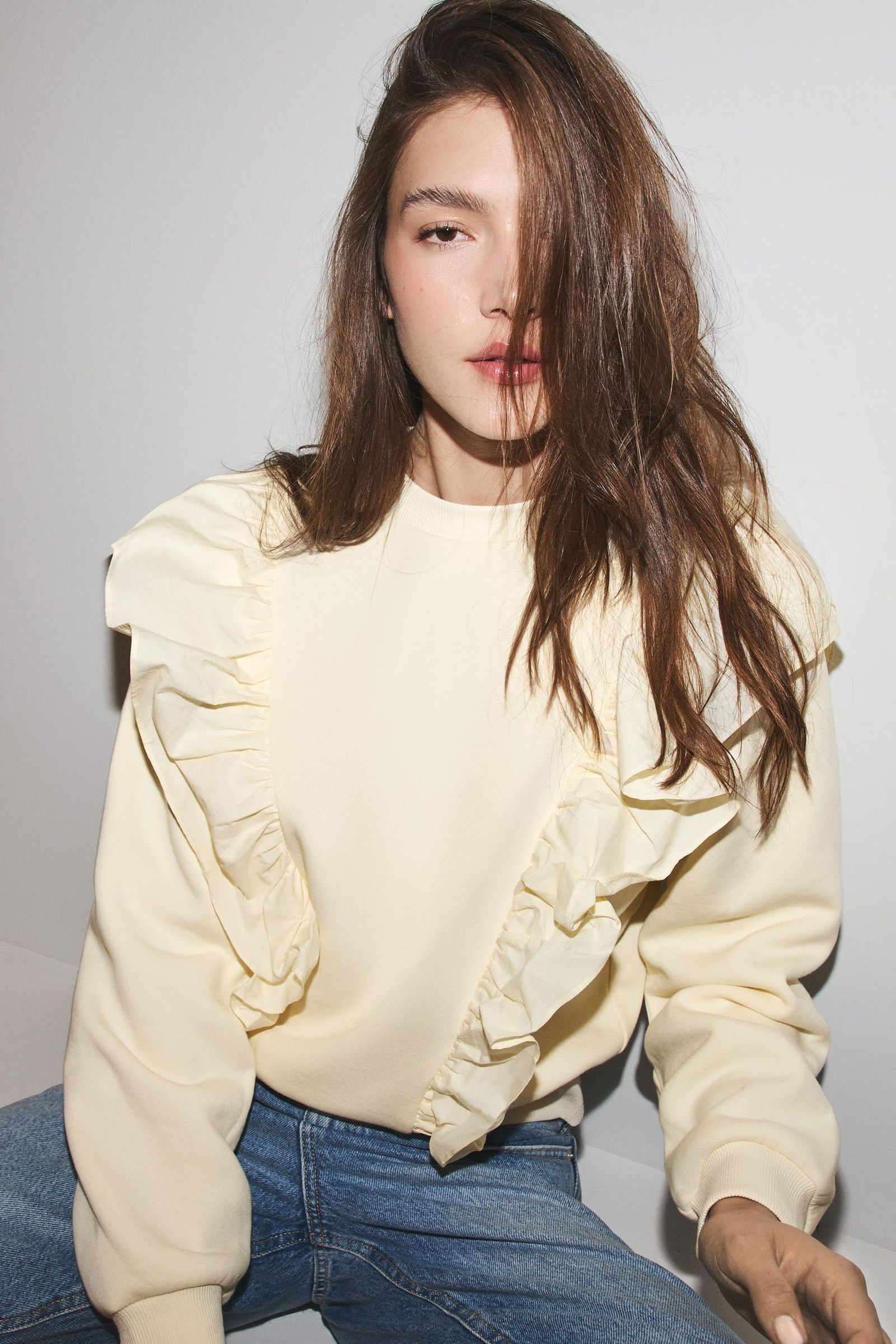 Sudadera con volantes de Lefties.