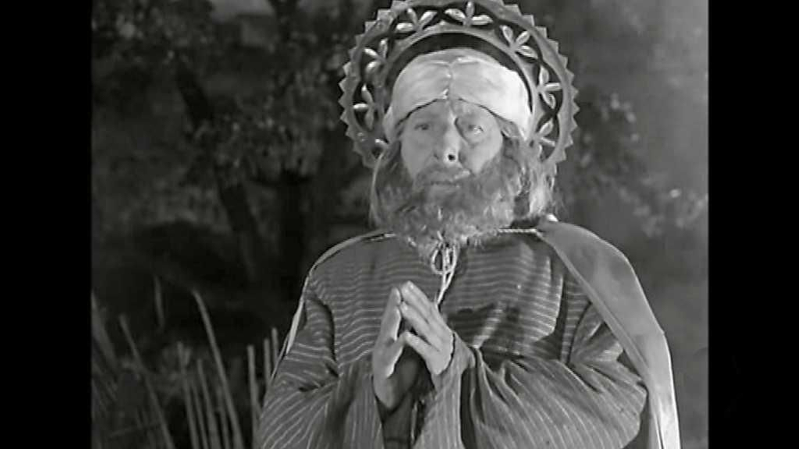 'Los jueves, milagro'. El Ateneo de Jerez sigue con el ciclo dedicado a Luis García Berlanga por su centenario. Este jueves, a las 19.00 horas, realizará un debate sobre la película 'Los jueves, milagro', que será presentado por Joaquín Casas. Se puede acceder al debate a través del Zoom de la página del Ateneo: www.ateneodejerez.es (En la imagen, Pepe Isbert en una escena de la película).