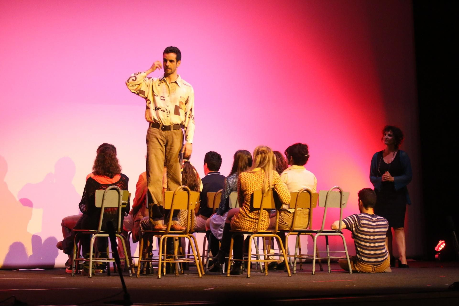 Una de las primeras escenas de 'Transición', del Aula de Teatro de la UAL.