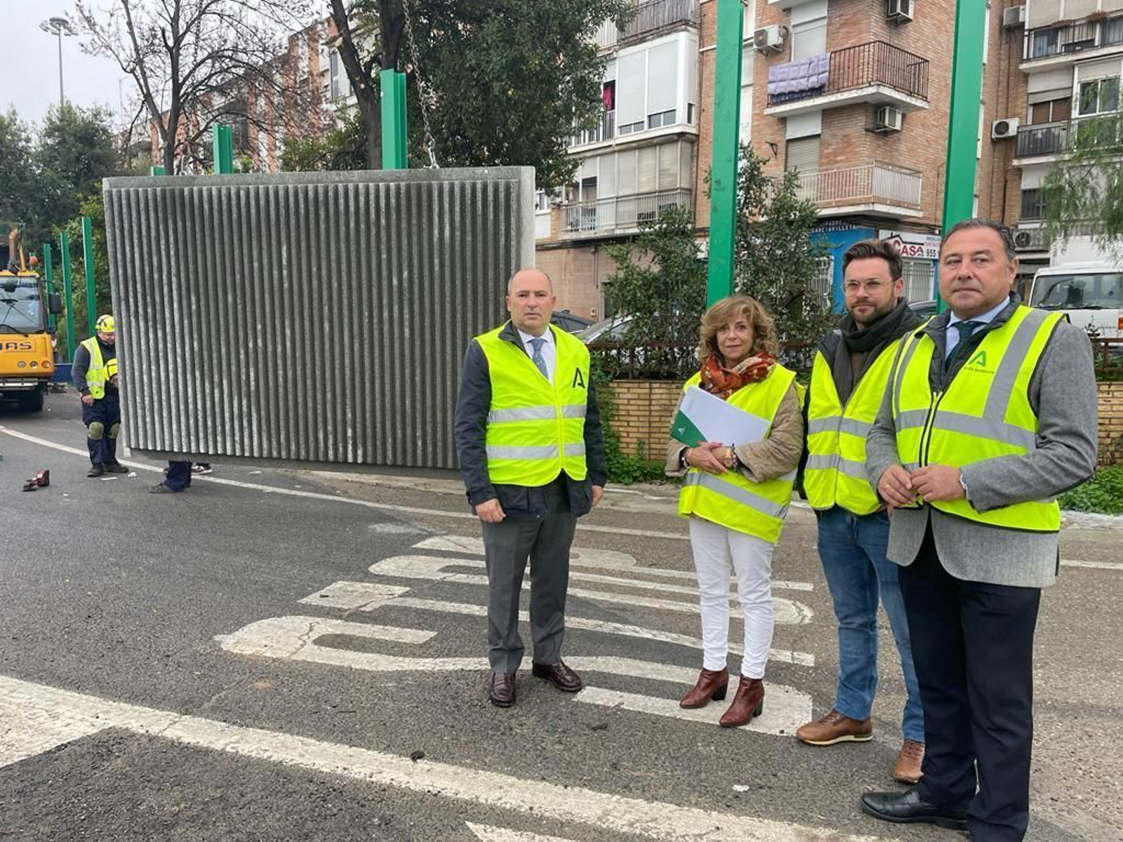 La Junta inicia la colocación de pantallas acústicas en la barriada Camarón de San Juan de Aznalfarache