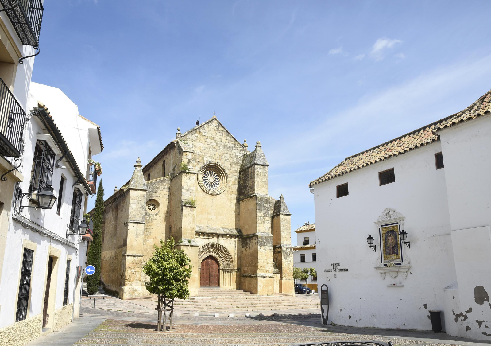 Fachada de la iglesia de Santa Marina.