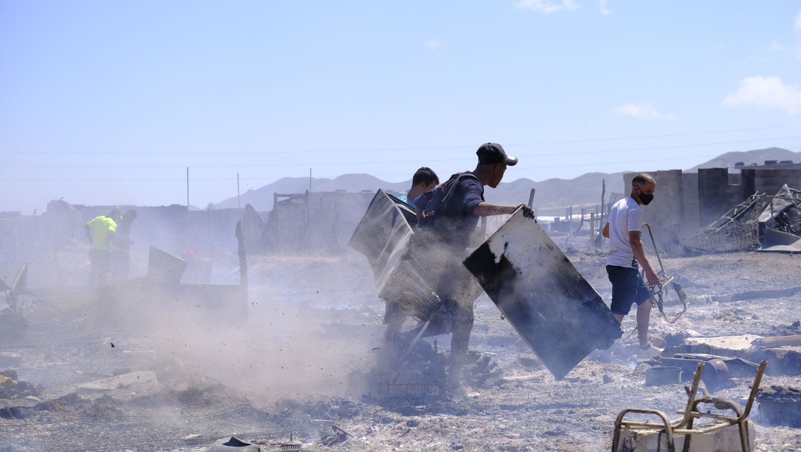 Fotogalería incendio asentamiento de chabolas en Atochares-Níjar (Almería)
