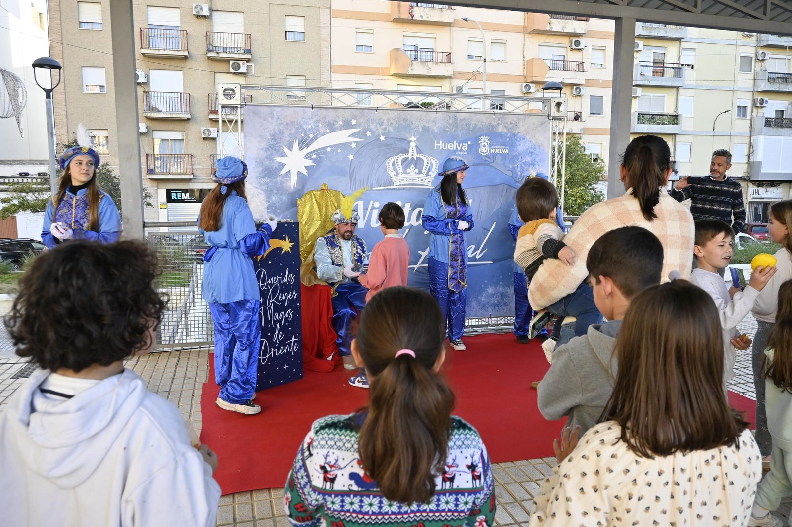Recogida de cartas del paje real en la plaza Miguel Raya en el Molino, en imágenes