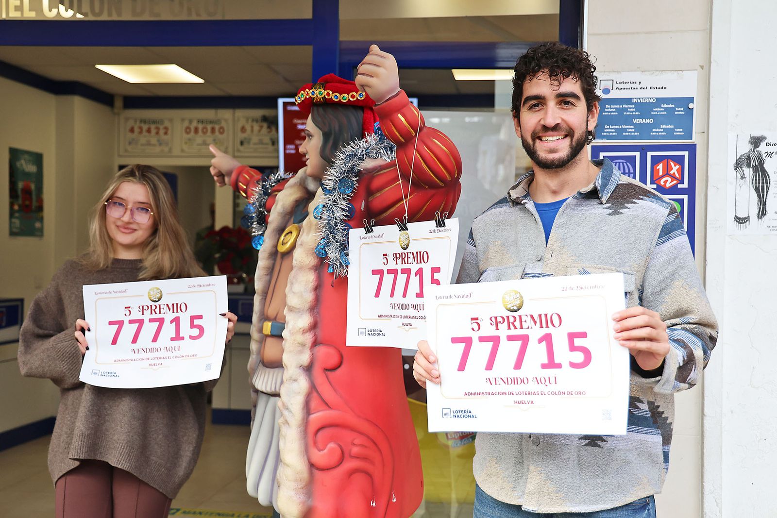 La Loteria de Navidad reparte premios en Huelva (25)