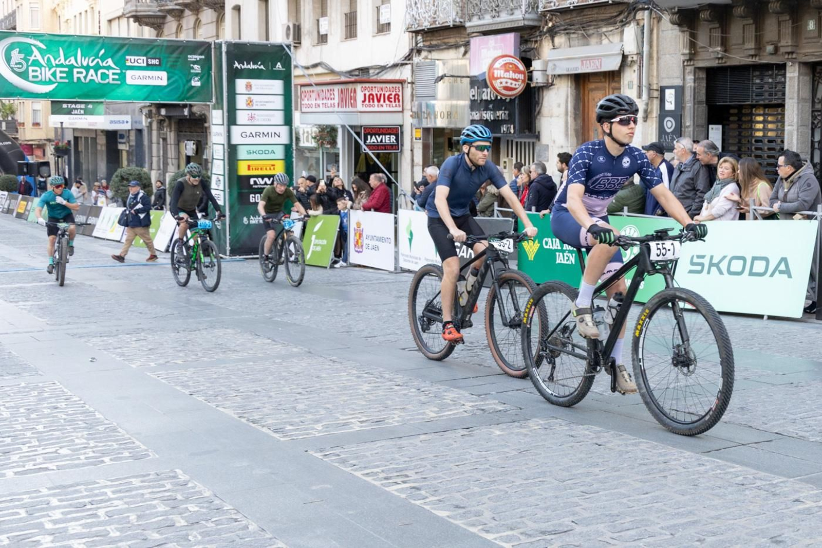 En imágenes: la Andalucía Bike Race dice adiós a Jaén con una etapa marcada por Jabalcuz