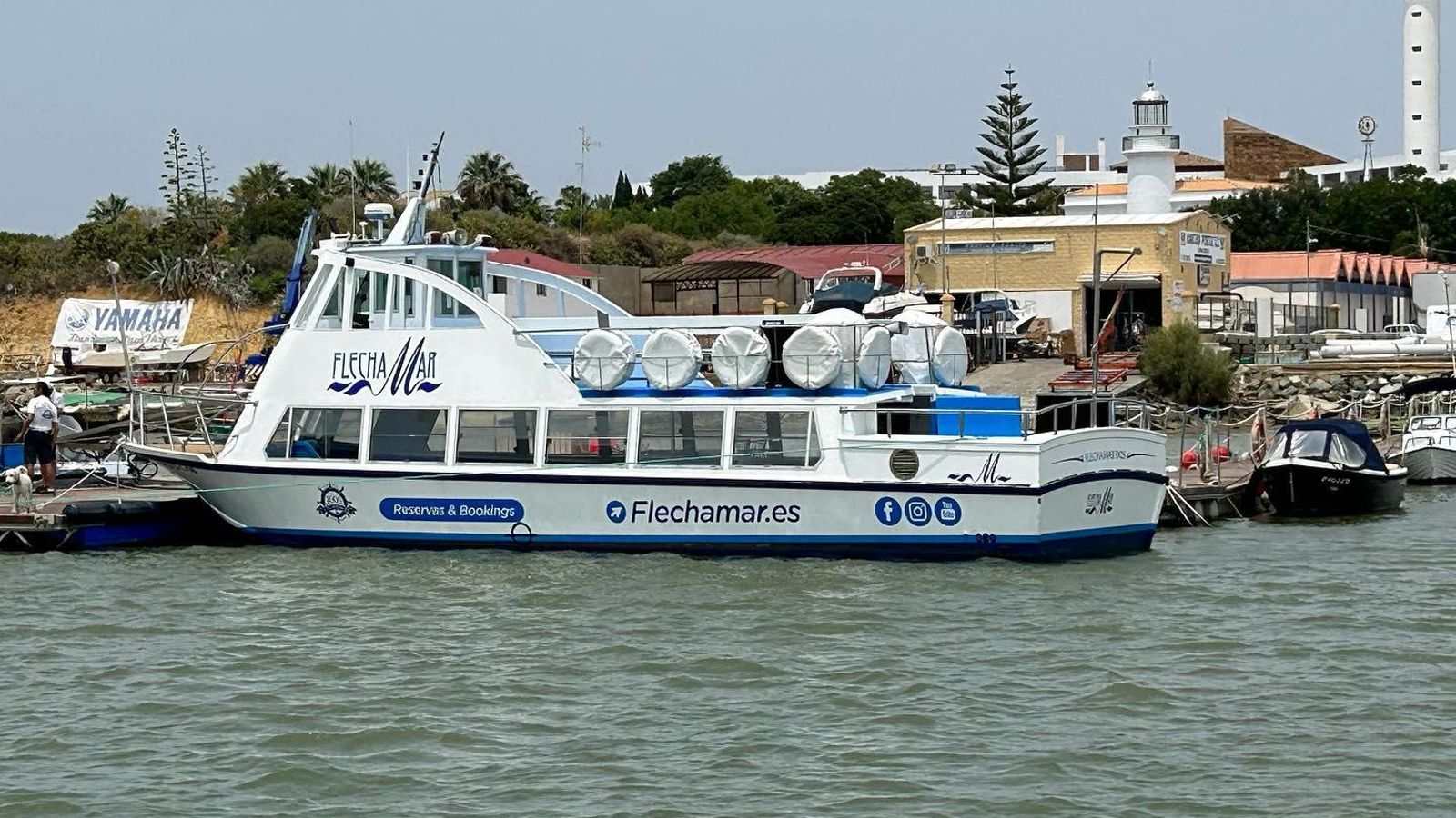 El ferry que te llevará a la playa de la Flecha El ferry que te llevará a la playa de la Flecha