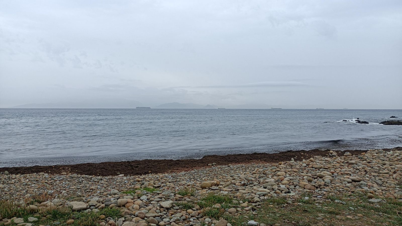 La cala junto a la desembocadura del Río Guadalmesí