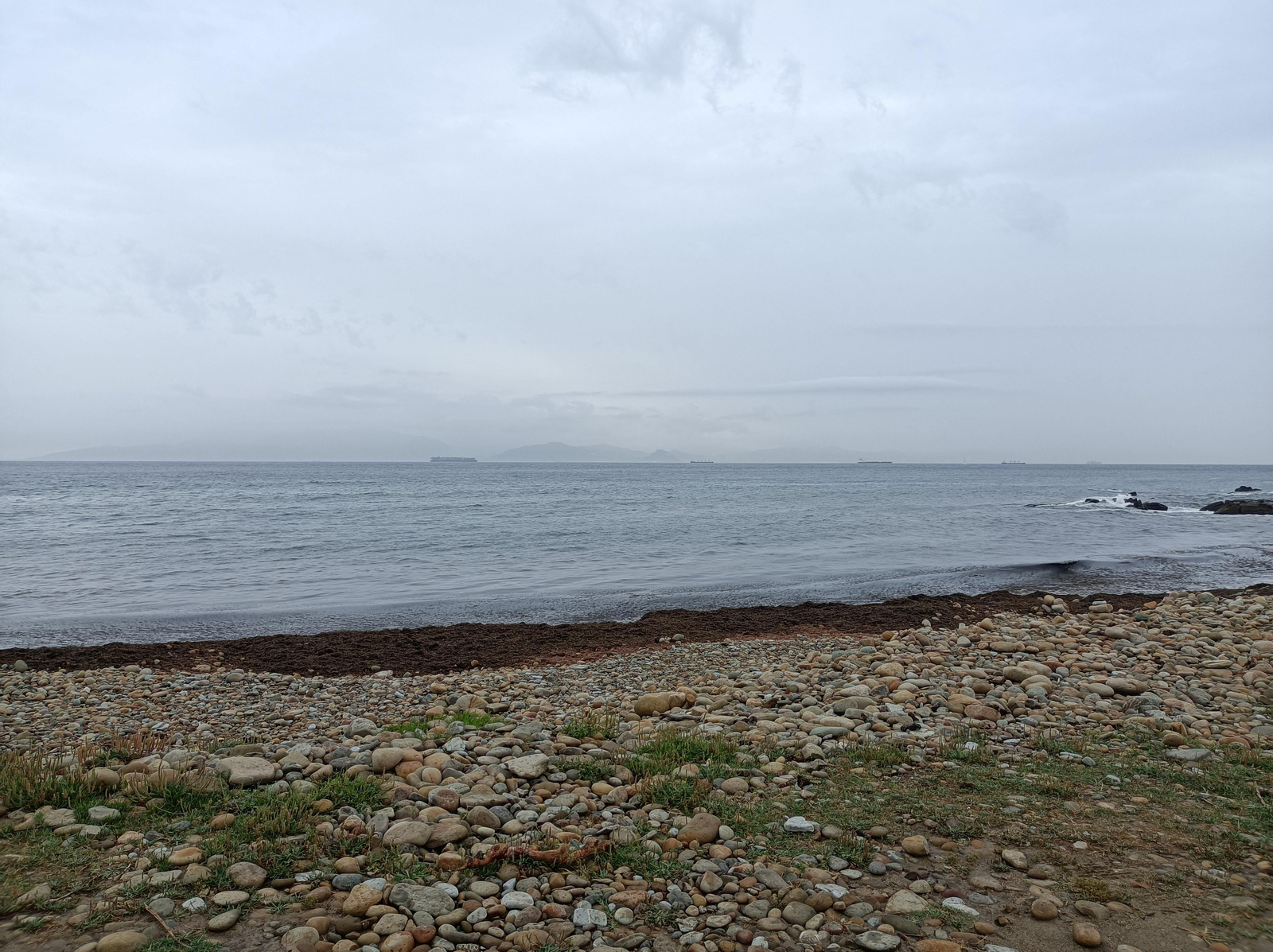 La cala junto a la desembocadura del Río Guadalmesí