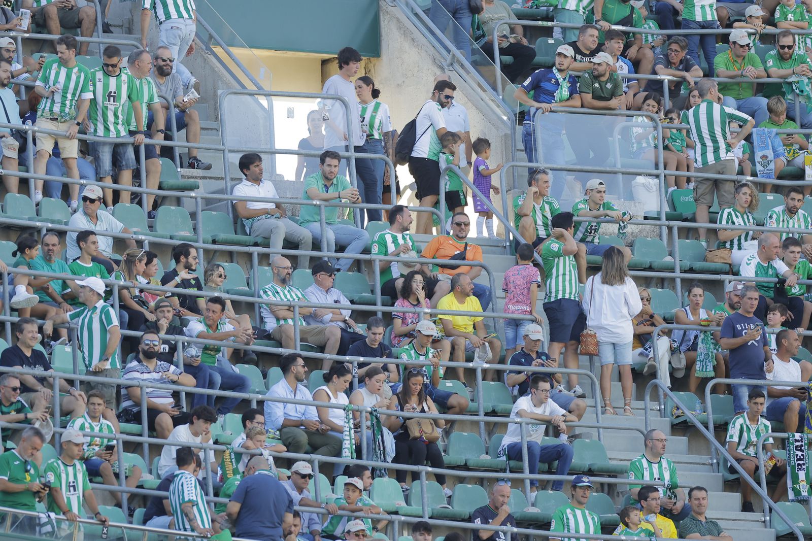 Búscate en las fotos del Betis-Cádiz