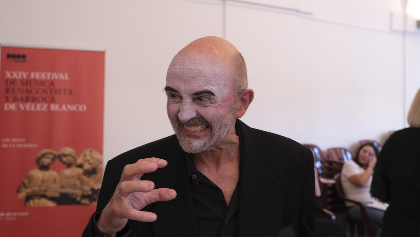 Maquillaje de los alumnos de la academia musical de Vélez Blanco para la ópera, en imágenes