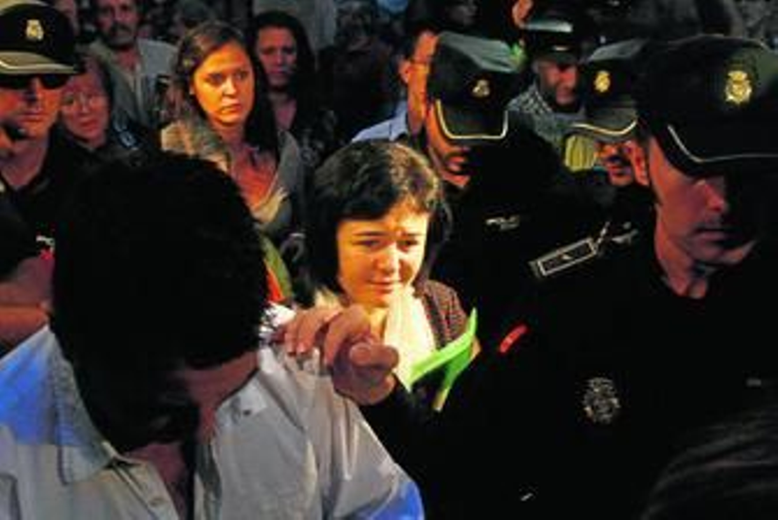 El obispo, a las puertas de la Mezquita-Catedral tras oficiar la misa.