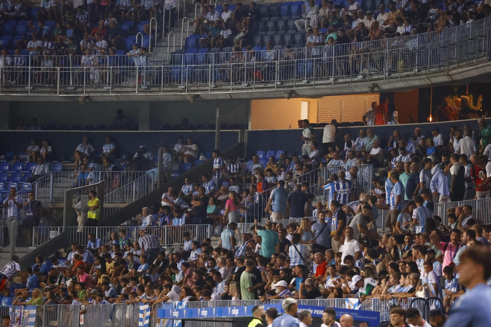 Búscate en las gradas de La Rosaleda en el Málaga CF-Real Sociedad B