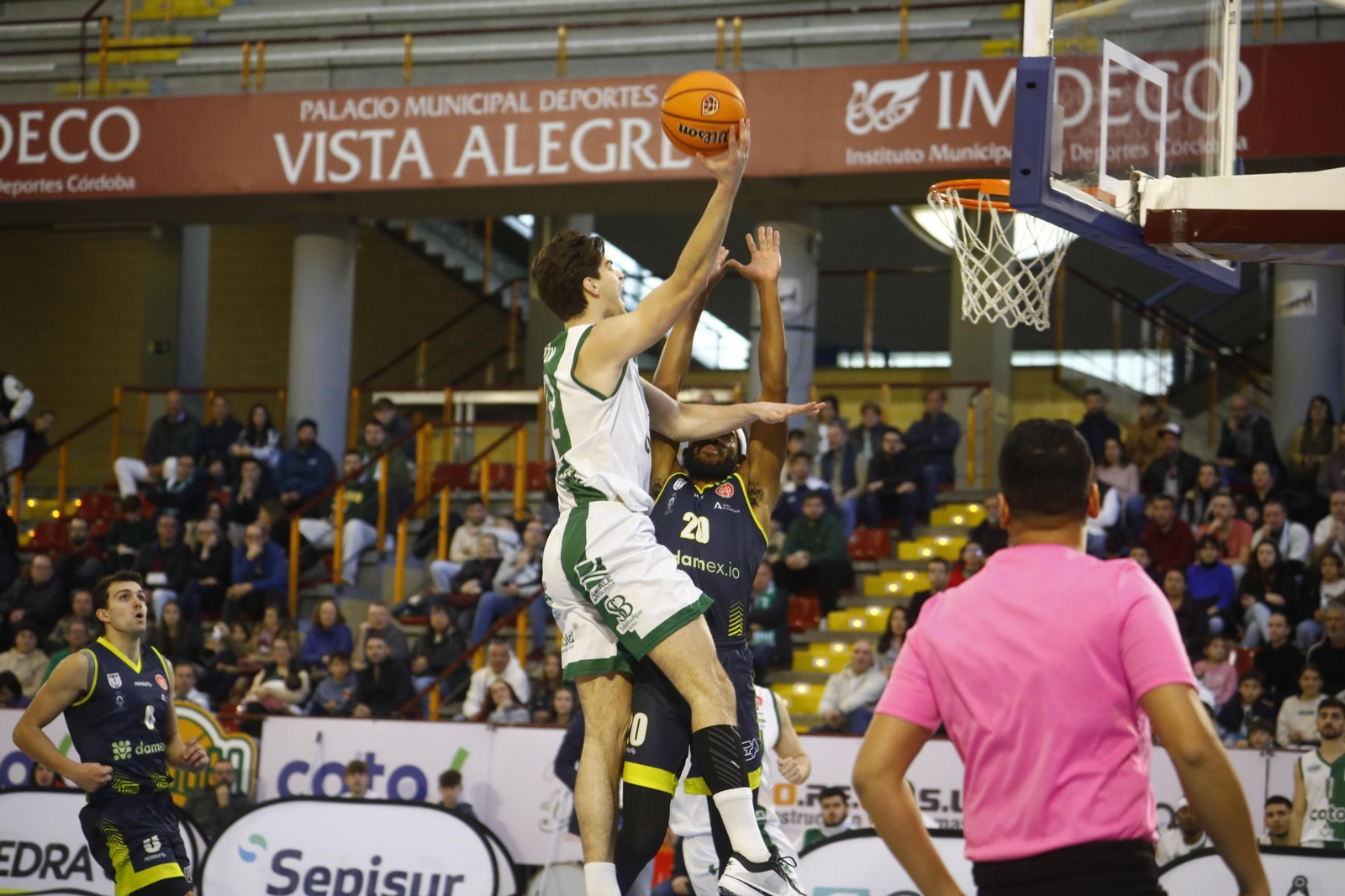 Las mejores fotos del ambiente en Vista Alegre para el Coto Córdoba - UDEA Algeciras
