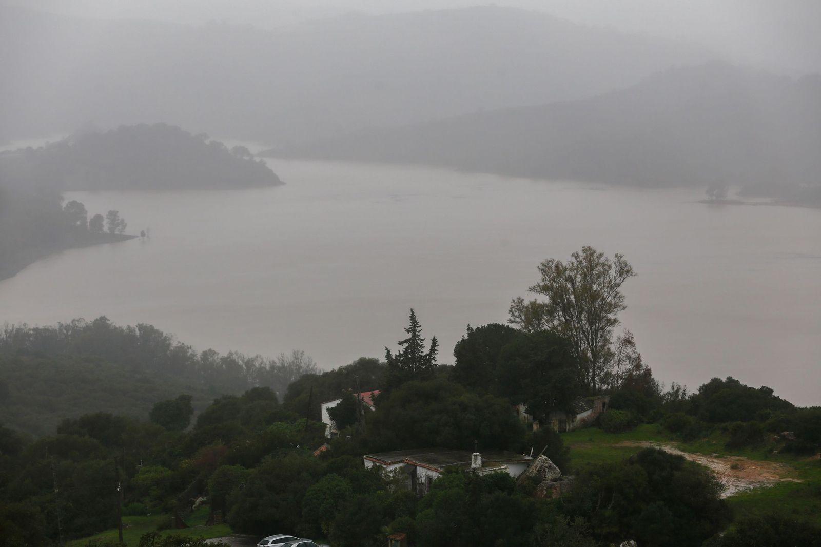 El pantano de Guadarranque, al 82% tras semanas desembalsando, en imágenes