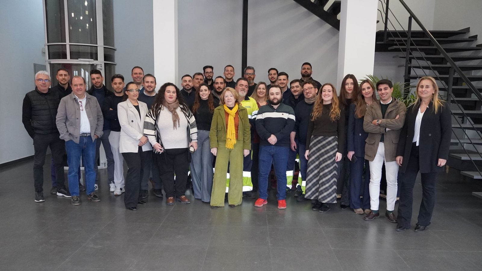 Foto de familia encabezada por la directora ejecutiva de El Milagrito, María Castro Molera.
