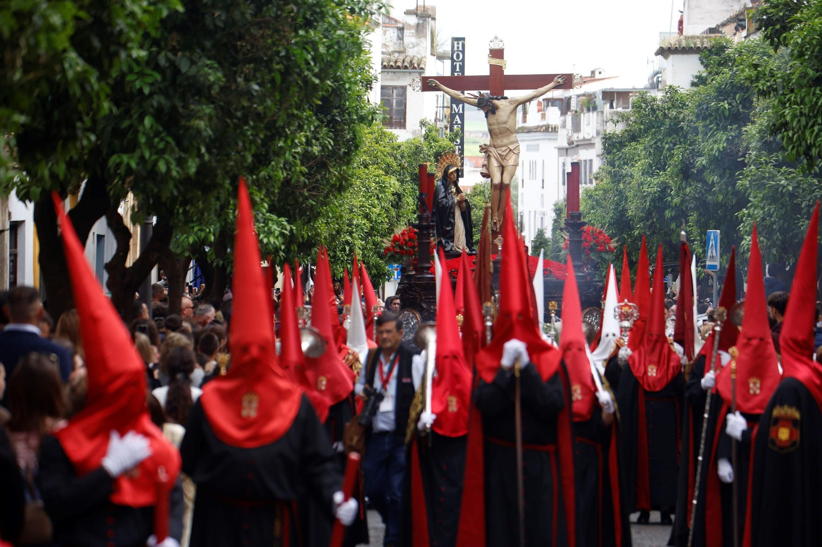 La procesión de la Caridad en este Jueves Santo de Córdoba, en imágenes