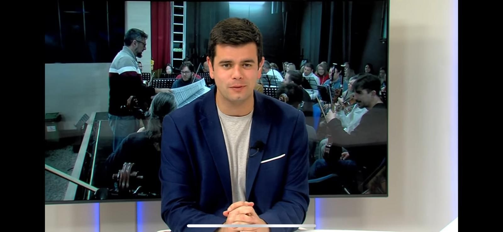 Adrián Cortés, en los estudios de Onda Algeciras Televisión.