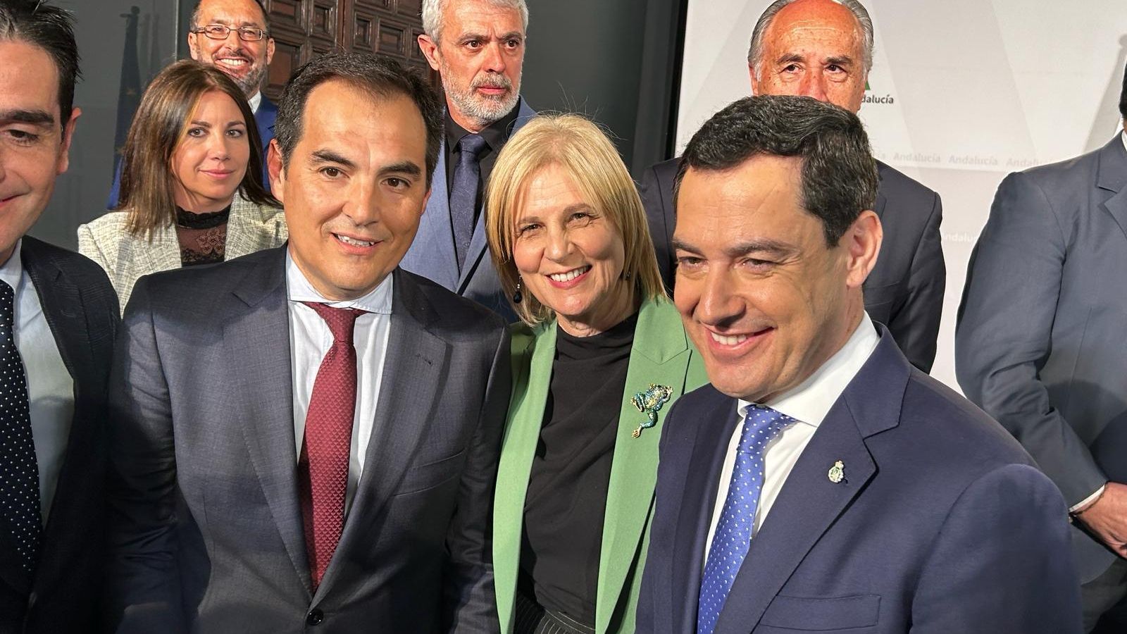 De derecha a izquierda, Juanma Moreno, María José-García Pelayo y José Antonio Nieto.